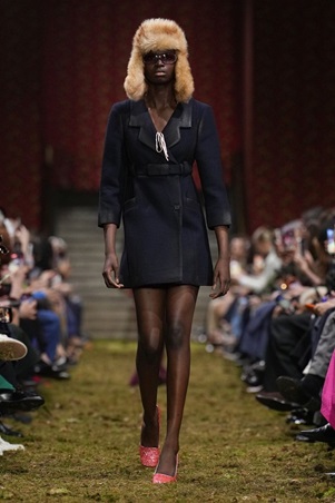 لمسة من الألفينات تعود إلى المنصة